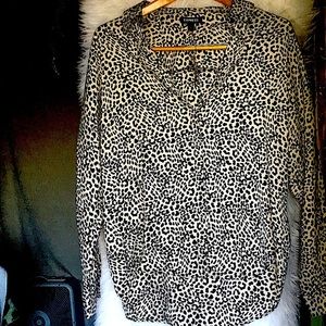EXPRESS Cheetah print tan Small, hidden button placket long sleeve office blouse